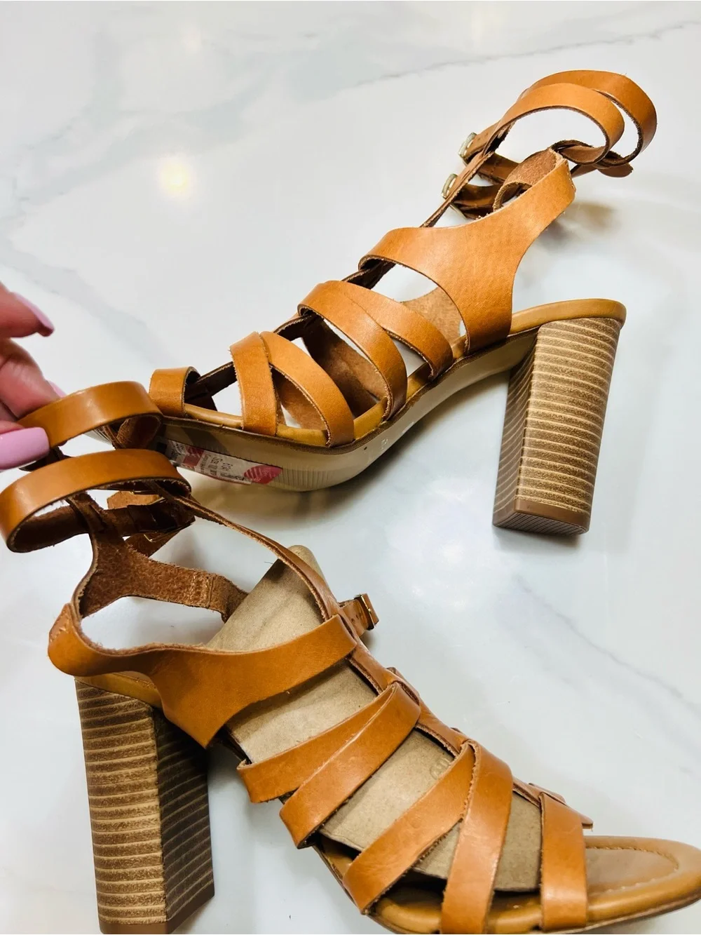 New Steve Madden Leather Tan Strappy Block Heel Sandals. Size 9